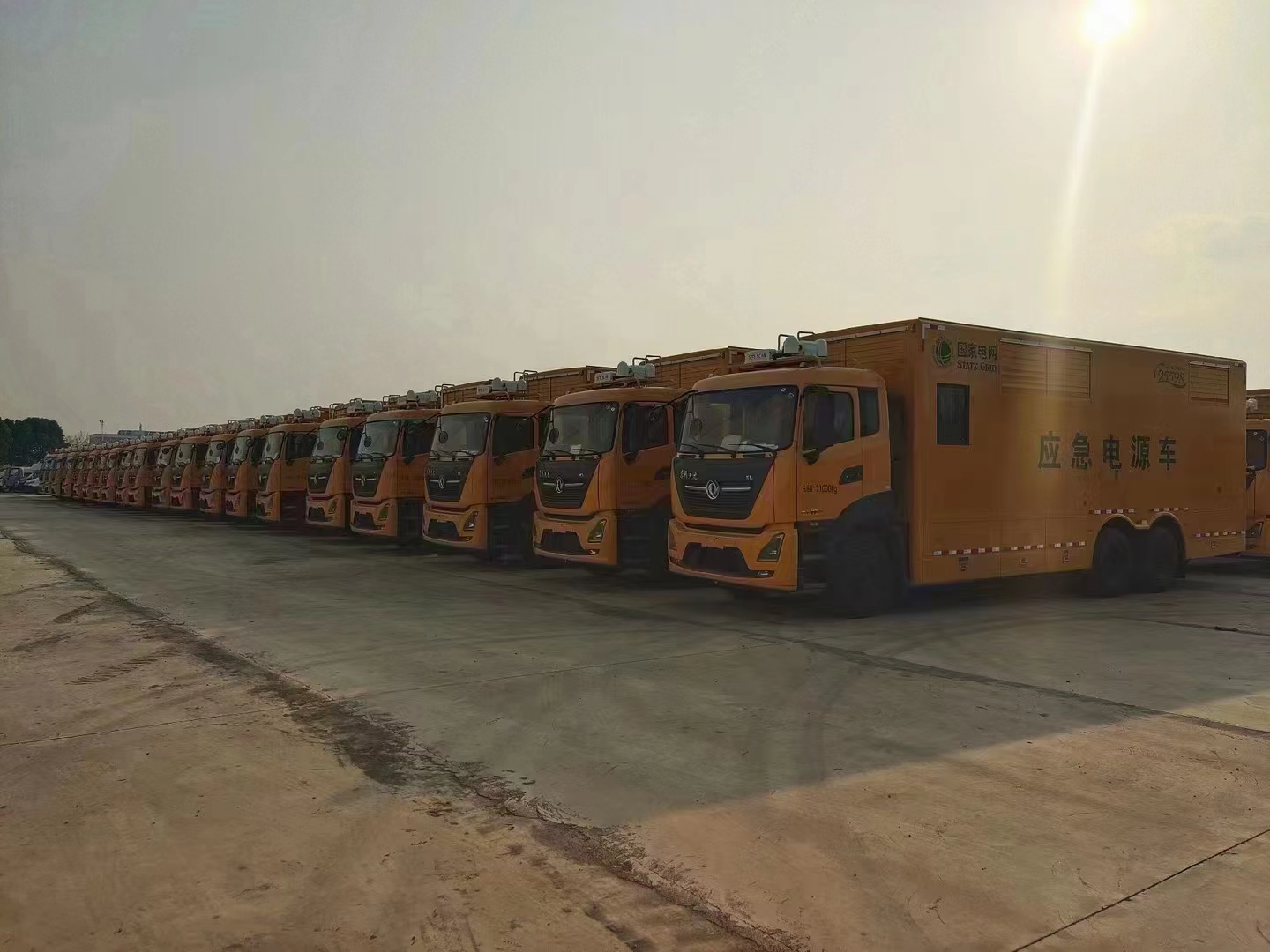 東風(fēng)天龍后雙橋800KW電源車(chē)