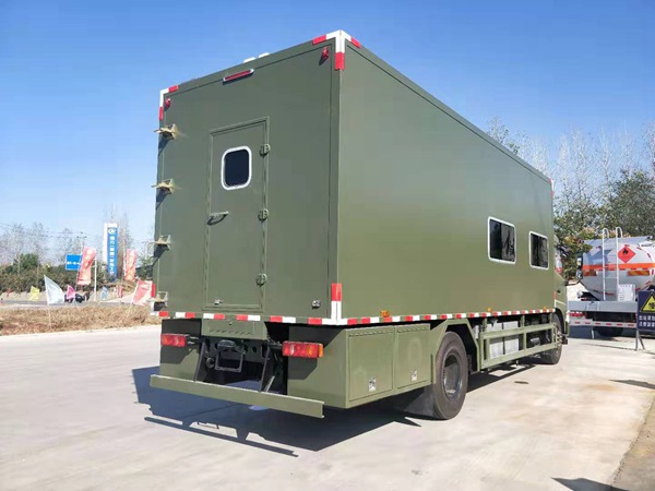 東風(fēng)天錦宿營(yíng)車滿足8-12人住宿