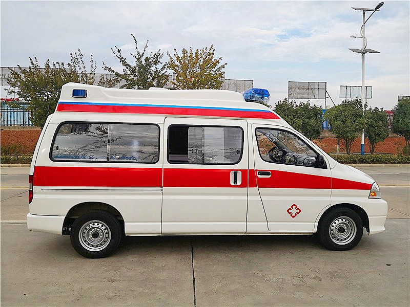 金杯新快運高頂救護車