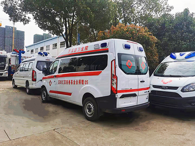 福特V362中軸自動(dòng)檔救護(hù)車(chē)