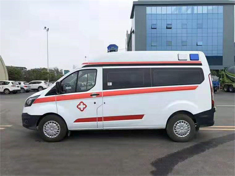 福特V362中軸中頂轉(zhuǎn)運型救護(hù)車