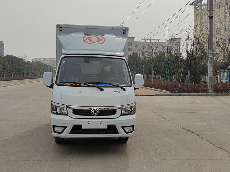 東風(fēng)途逸易燃液體（汽油）廂式運(yùn)輸車