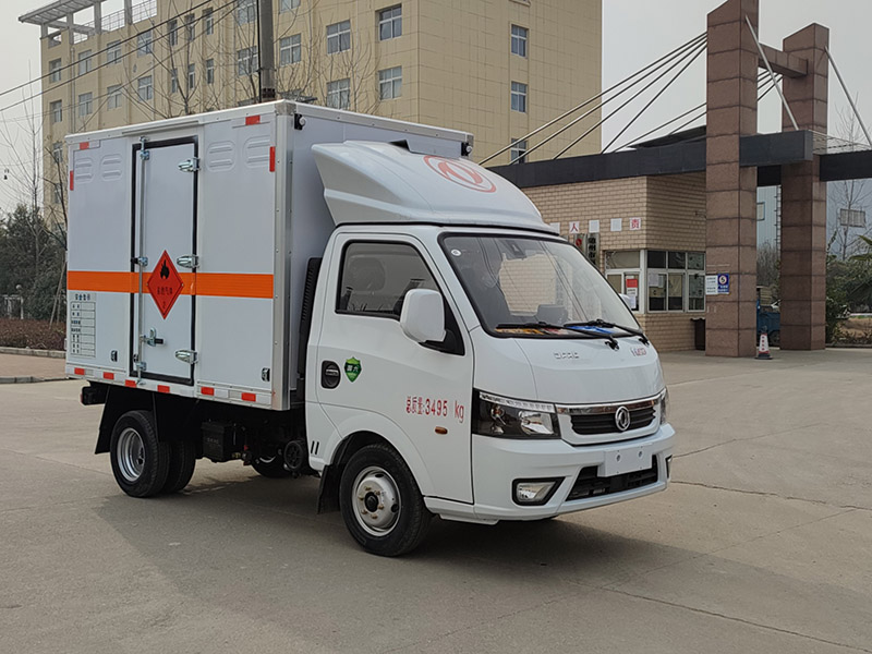 東風(fēng)途逸易燃液體（汽油）廂式運(yùn)輸車