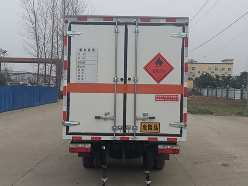 東風(fēng)途逸易燃液體（汽油）廂式運(yùn)輸車