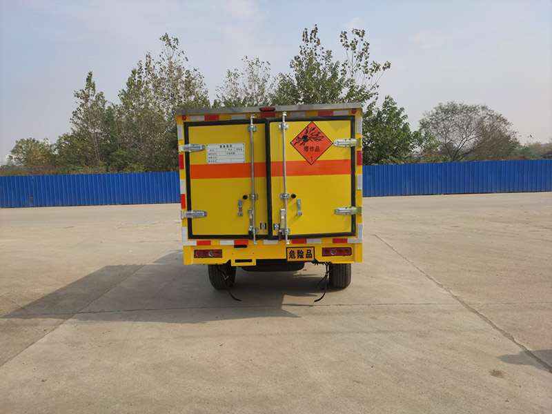 江鈴皮卡2.35米爆破器材運(yùn)輸車